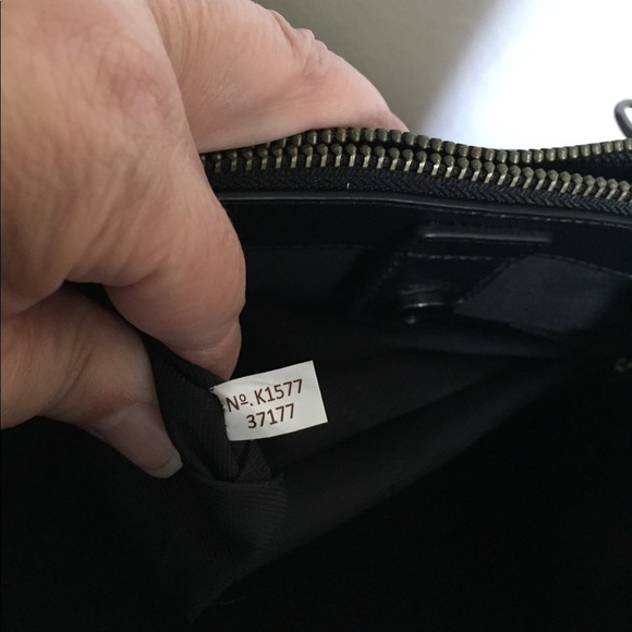 Stunning Coach Crosby - Picture 5 of 10